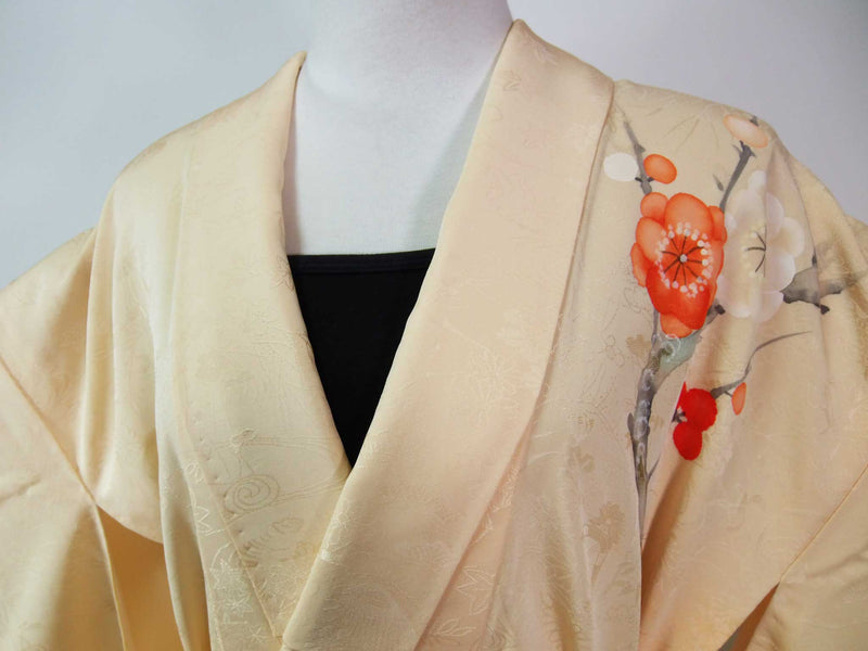 和服长袍由真正的和服制成和服长袍丝绸产品男女通用的纯丝绸薄橙色与梅花。