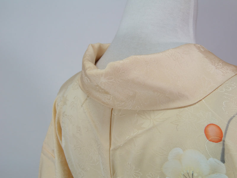 本物の着物から作った　kimono gown kimono robe silk products unisex almost mint condition正絹 薄いオレンジに梅