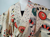 本物の着物から作った　kimono gown kimono robe silk products unisex 　almost mint condition正絹 大正時代　アンティーク　日本伝統花柄