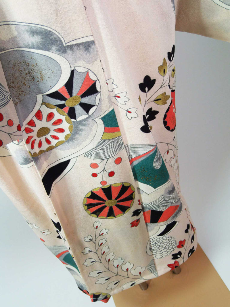 由真正的和服制成的和服长袍丝绸制品中性纯丝绸大正时期仿古日本传统花卉图案。