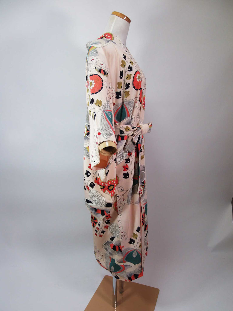 Robe de kimono fabriquée à partir de véritables produits en soie kimono kimono kimono robe unisexe pure soie Taisho période antique japonaise traditionnel motif floral.