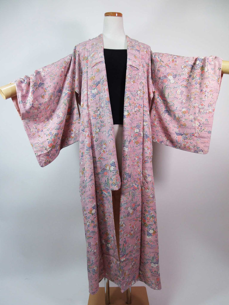 本物の着物から作った　kimono gown kimono robe silk products unisex almost mint condition正絹 日本伝統柄　茶屋辻　ピンク