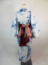 Ensemble séparé (en deux parties) de yukata et de ceinture hyogi, facile à porter pour tous.