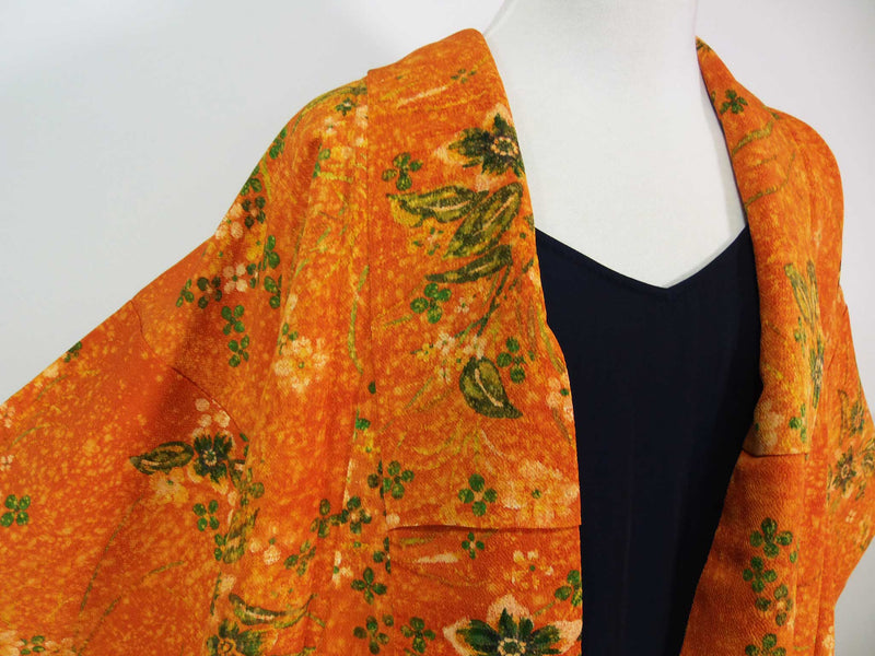 robe de kimono fabriquée à partir d'un vrai kimono kimono robe de kimono produits en soie unisexe manteau de kimono kimono long doublé couleur orange motif floral teint à la main
